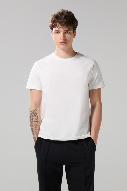 Camiseta cuello redondo unicolor con doblez en puños