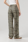 Jean kaki claro 90´S tiro alto con diseños de animal print