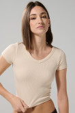 Camiseta ajustada crop top unicolor con cuello V
