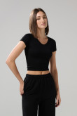 Camiseta ajustada crop top unicolor con cuello V
