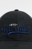 Gorra azul oscuro con bordado "BOORKLYN"