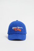 Gorra beibolera color crema con bordado "New York".
