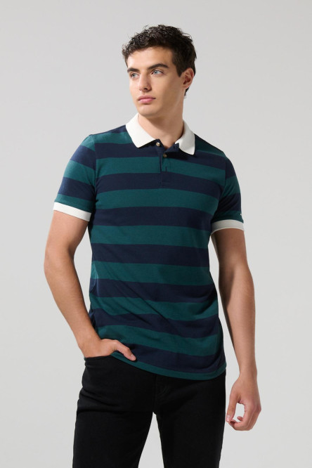 Camiseta unicolor polo con rayas en contraste y botones