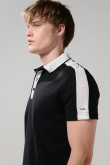Camiseta unicolor polo con manga corta y contrastes