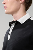 Camiseta unicolor polo con manga corta y contrastes
