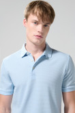 Camiseta unicolor polo con texturas y manga corta