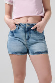 Short tiro alto azul claro de jean con ligeros desgastes