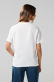 Camiseta college crema con cuello redondo