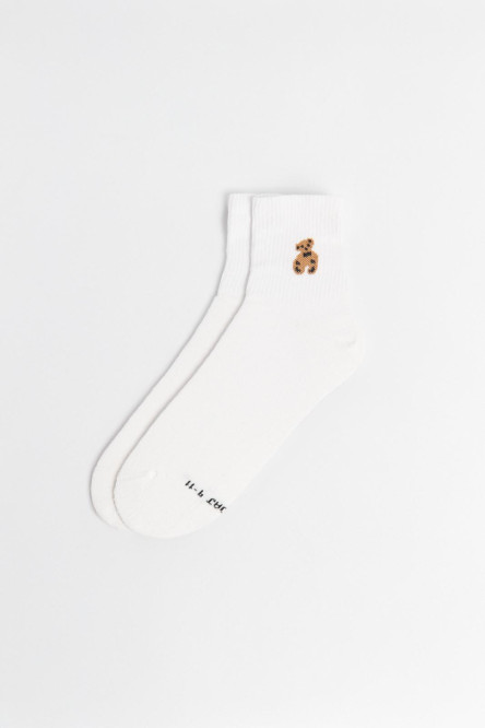 Medias cortas unicolores con diseño de osito