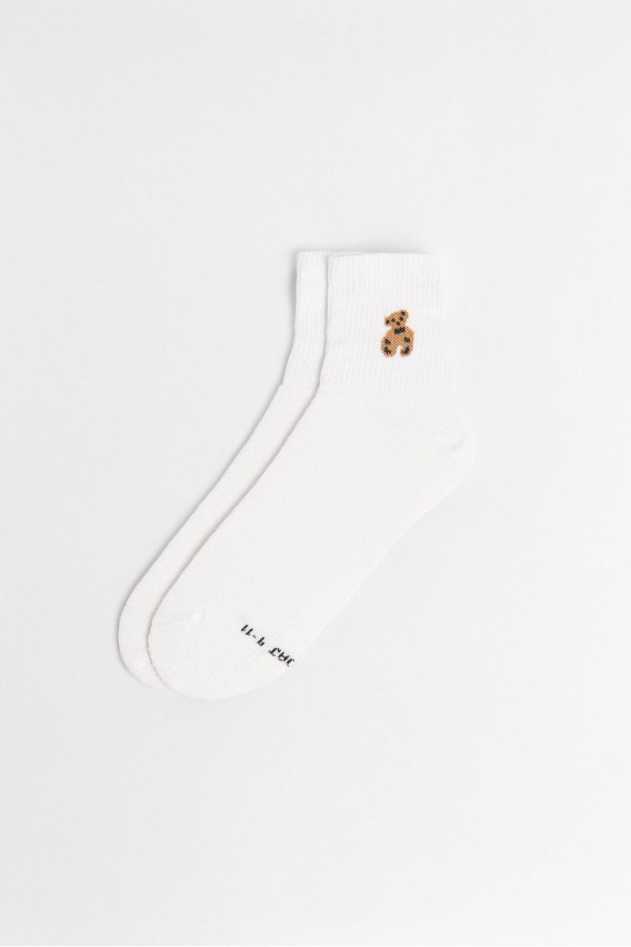 Medias cortas unicolores con diseño de osito