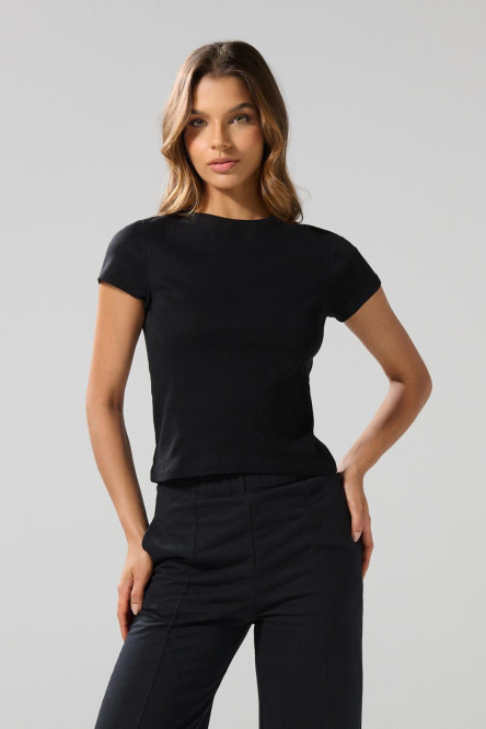 Camiseta acanalada negra en algodón ajustada con manga corta