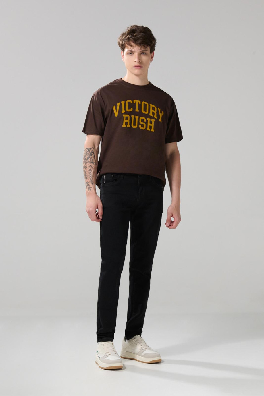 Jean skinny ajustado negro con tiro bajo y cremallera