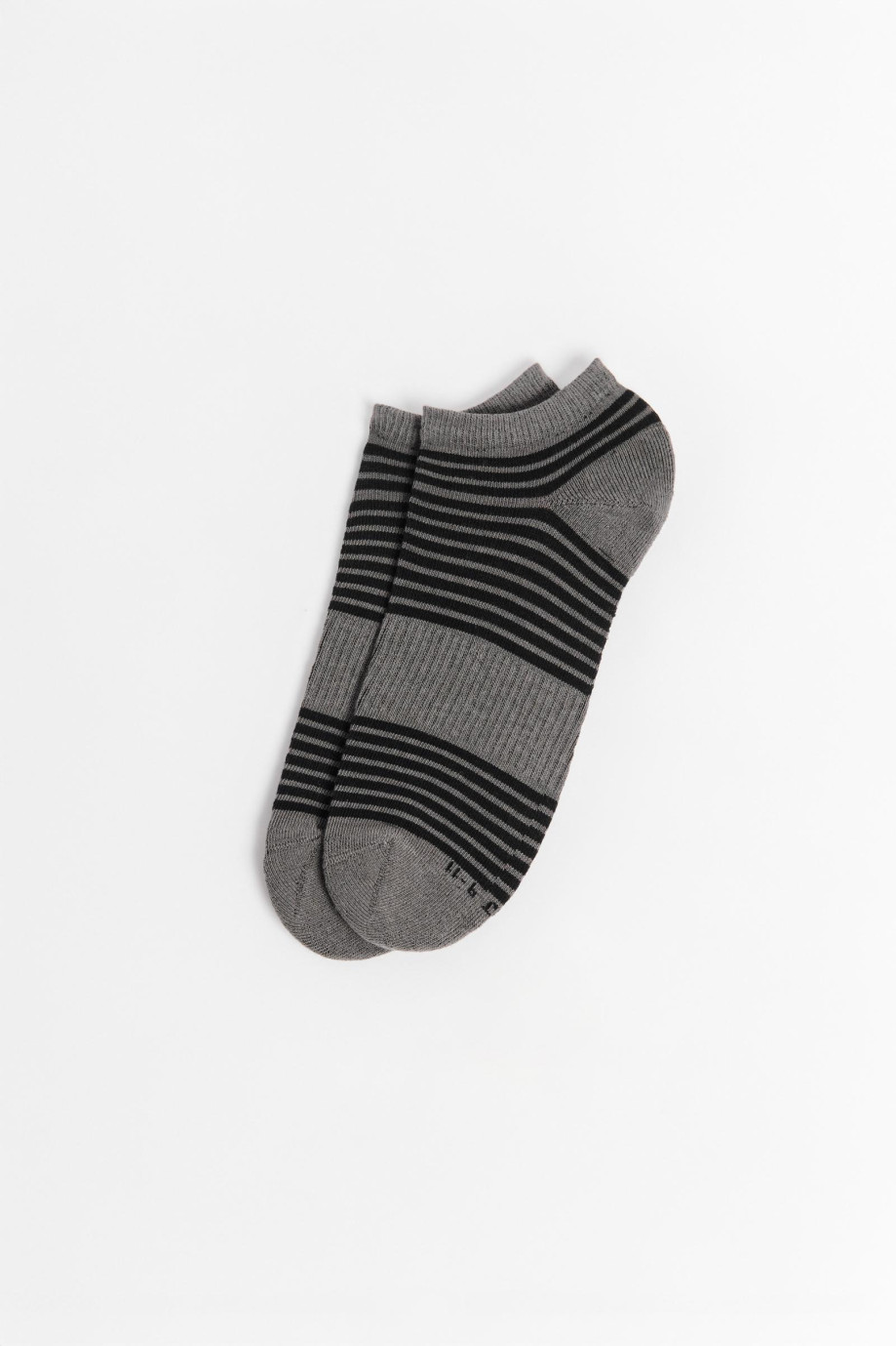 Medias unicolores tobilleras con rayas continuas