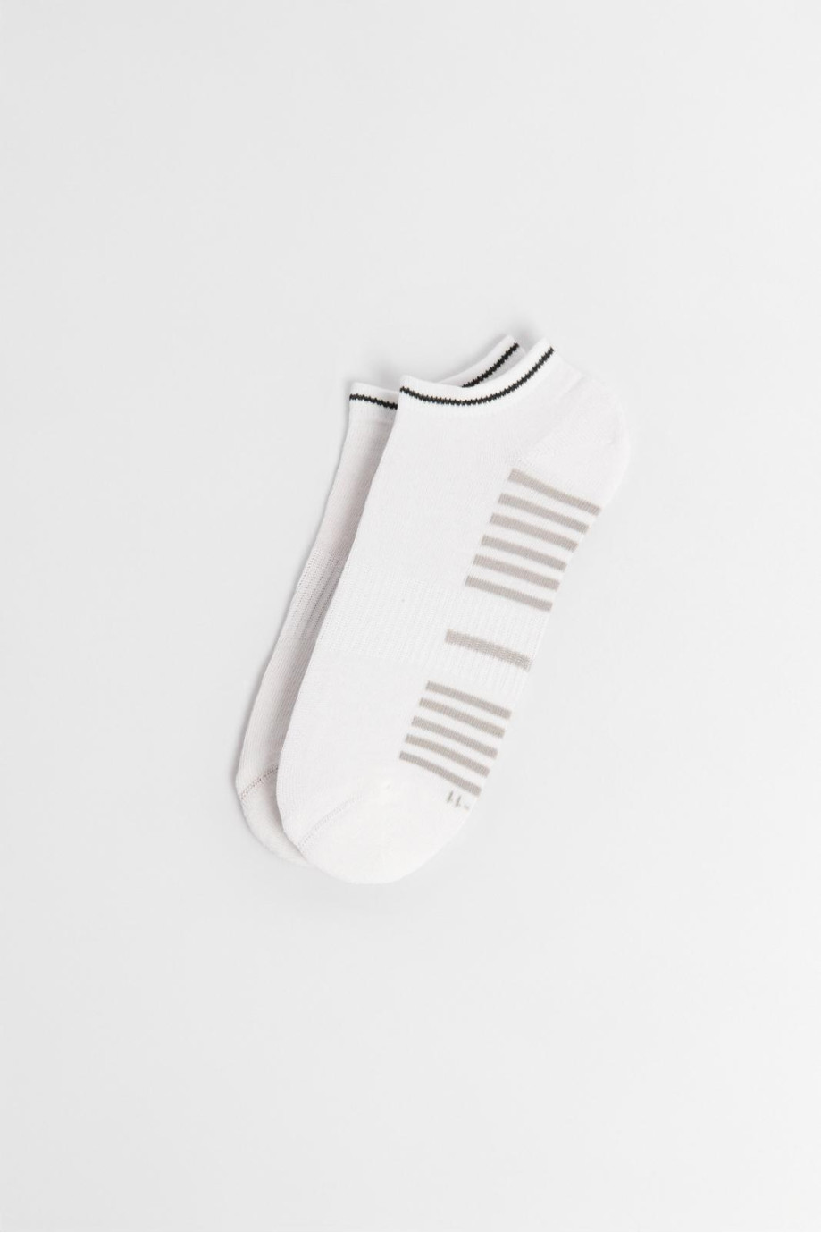 Medias unicolores tobilleras con ajuste y rayas en contraste