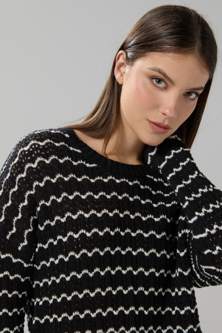 Suéter negro cuello redondo tejido con diseños