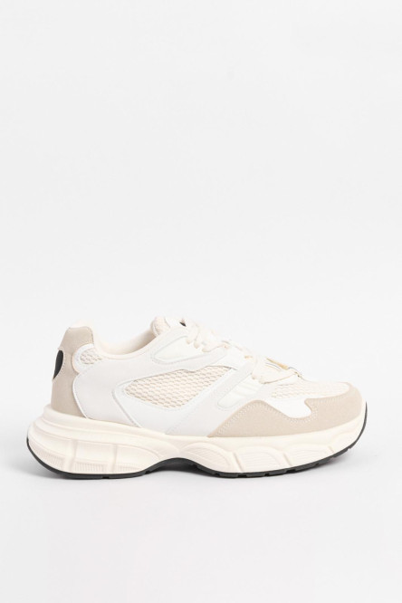 Tenis de plataforma unicolores con cortes localizados