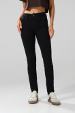 Jean negro push up con relace posterior y tiro alto