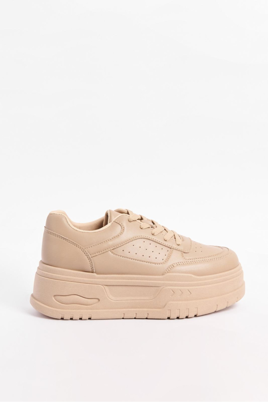 Zapatillas suela de plataforma de caucho color caramelo.