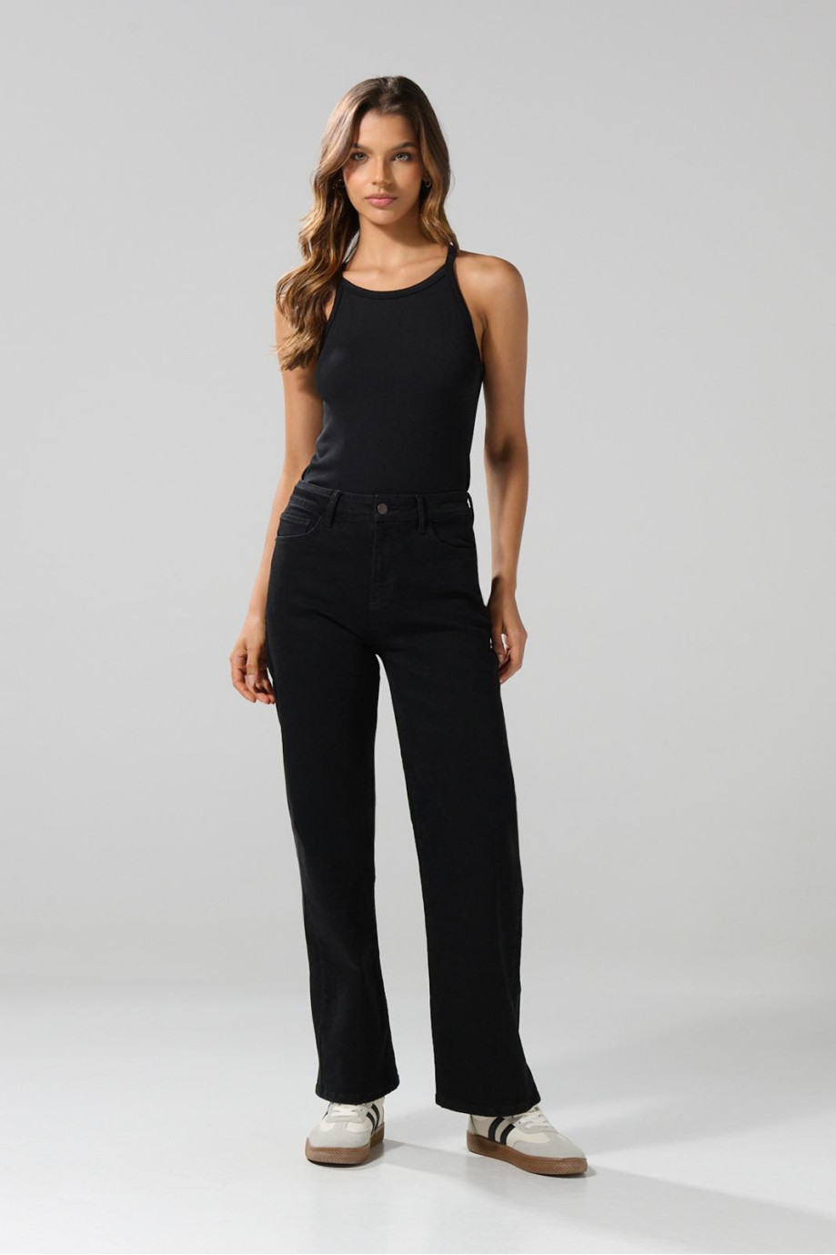 Jean straight leg bota recta negro con tiro alto