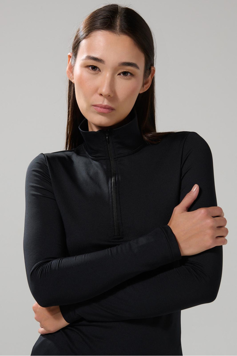 Buzo unicolor con cremallera y cuello alto