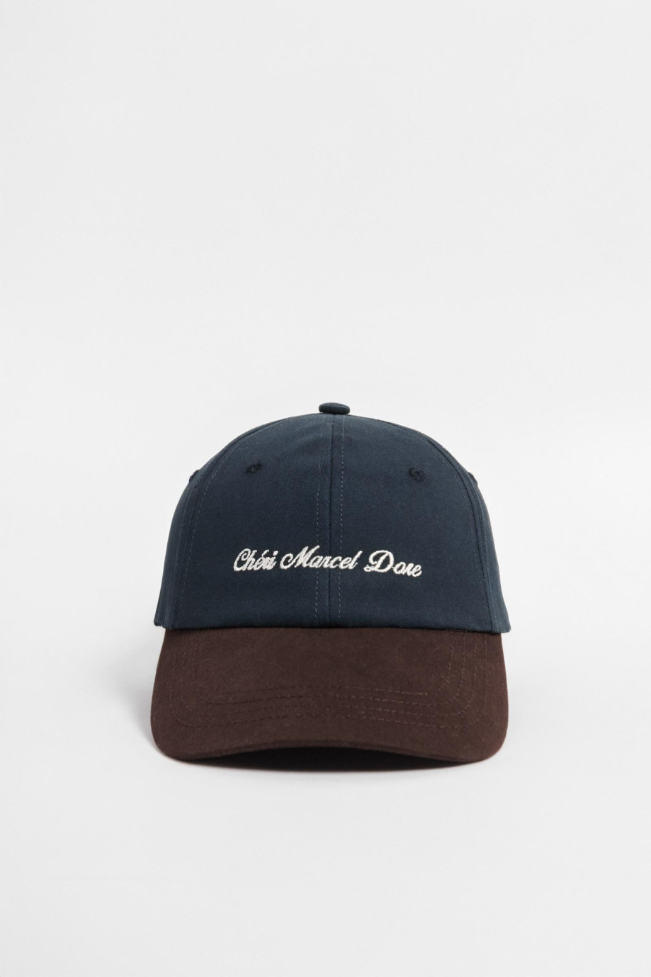 Cachucha azul intensa beisbolera con texto bordado