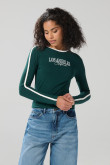 Camiseta verde oscura manga larga con estampado college