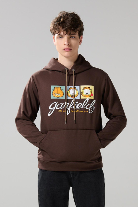 Buzo con capota café oscuro y estampado de Garfield