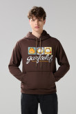 Buzo con capota café oscuro y estampado de Garfield