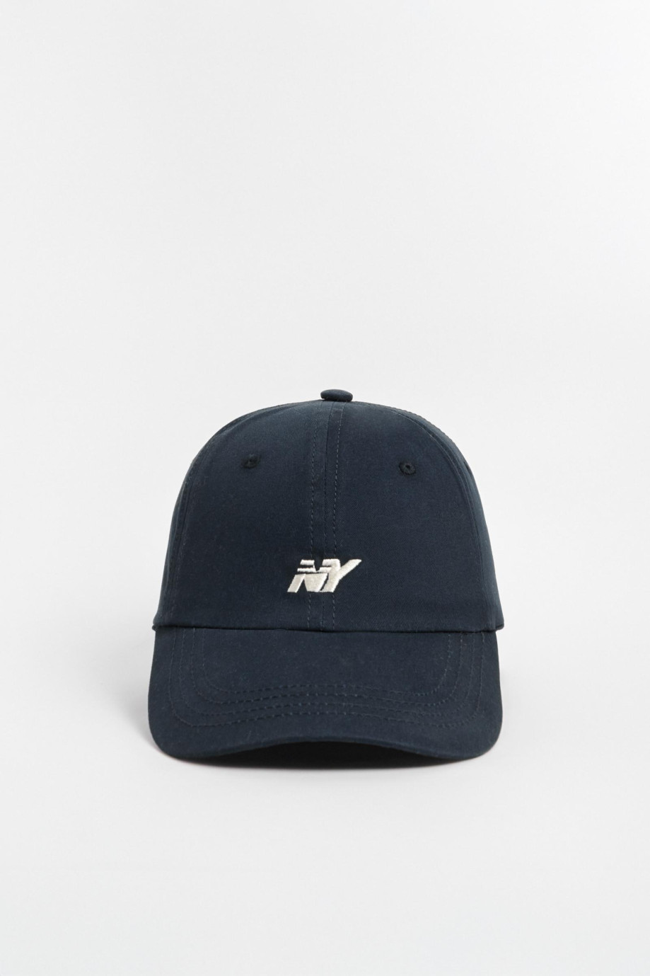 Cachucha beisbolera azul con bordado college blanco