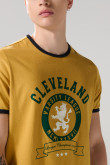 Camiseta amarilla college manga corta con contrastes