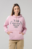 Buzo rosado claro oversize con arte college y capota
