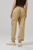 Pantalón cargo unicolor con tiro alto y bolsillos