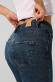 Jean azul oscuro push up con realce, bolsillos y tiro alto