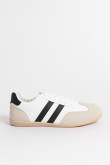 Tenis casuales unicolores con cortes y contrastes