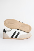Tenis casuales unicolores con cortes y contrastes