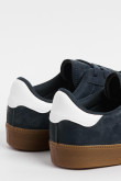 Zapatillas de estilo clásico, suela de caucho natural de perfil bajo.