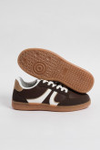 Zapatillas de estilo clásico, suela de caucho natural de perfil bajo.