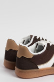 Zapatillas de estilo clásico, suela de caucho natural de perfil bajo.