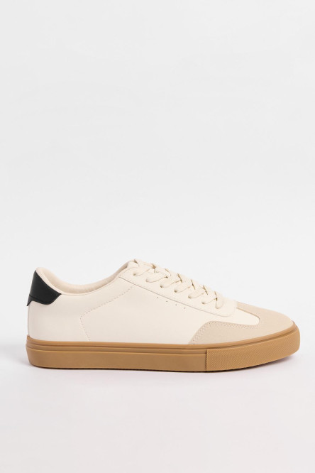 Tenis casuales kakis con contrastes y cortes