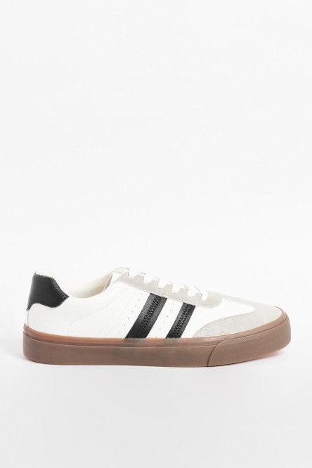 Tenis casuales cremas con contrastes negros y cortes