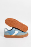 Tenis casuales azules claros con contrastes blancos