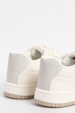 Tenis casuales cremas con perforaciones y contraste posterior