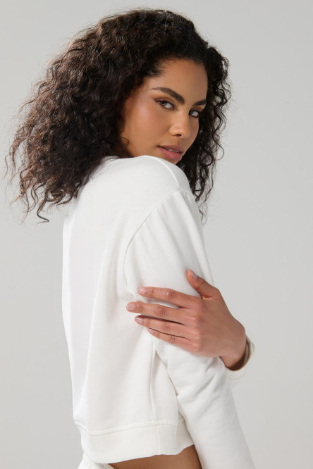 Buzo con hombro rodado y cuello redondo unicolor