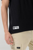 Camiseta negra cuello redondo con arte de Mickey