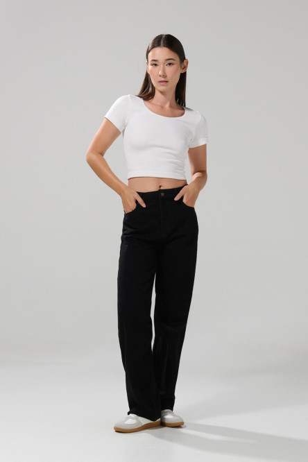 Jean tiro alto 90´S bota recta negro con 5 bolsillos