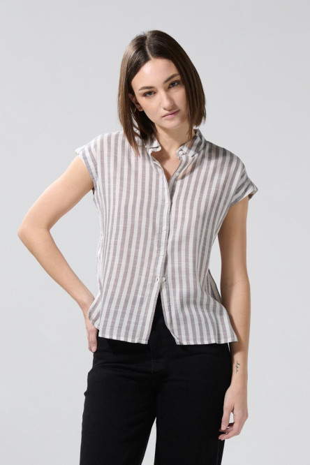 Blusa unicolor a rayas con hombro rodado y manga corta