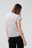 Blusa unicolor a rayas con hombro rodado y manga corta