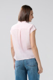 Blusa unicolor a rayas con hombro rodado y manga corta