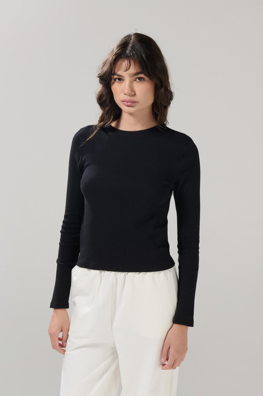 Camiseta acanalada manga larga unicolor con cuello redondo