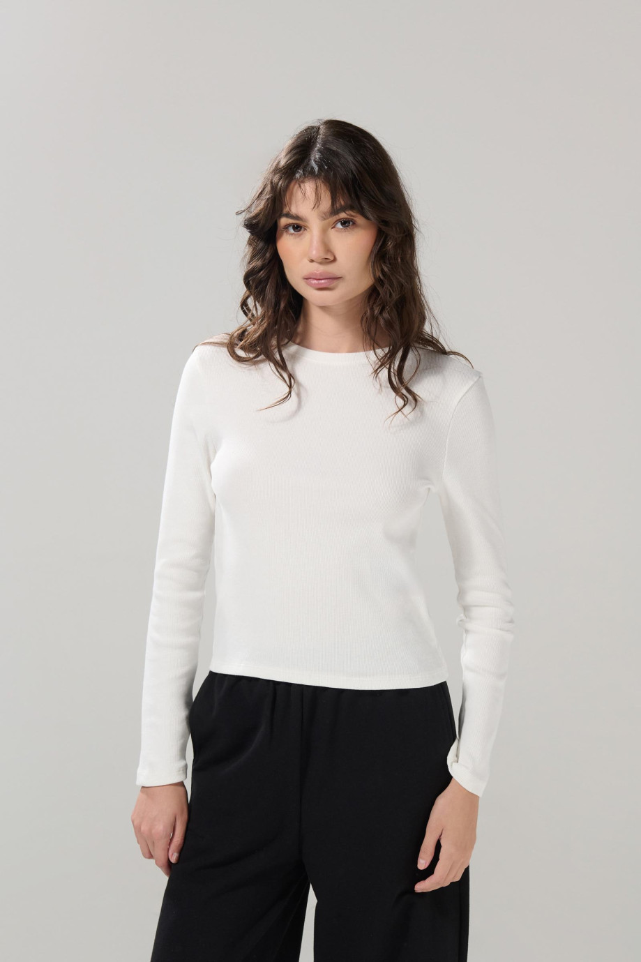 Camiseta acanalada manga larga unicolor con cuello redondo